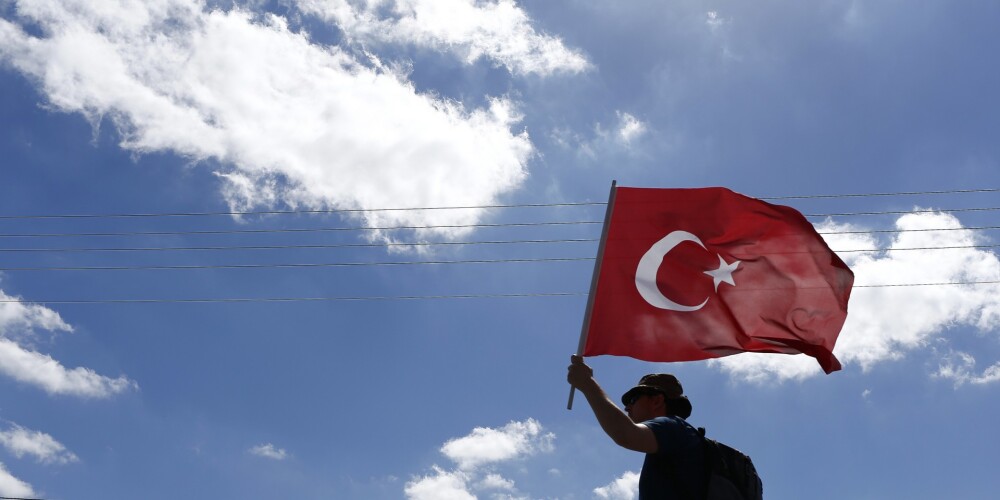 Turcija brīdina Vāciju, ka attiecības nevar balstīt draudos