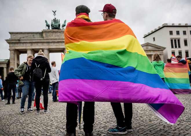 Vācijas prezidents paraksta likumu par viendzimuma laulību legalizāciju