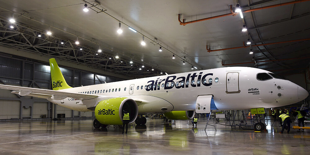 "airBaltic" saņēmis sesto jauno CS300 lidmašīnu