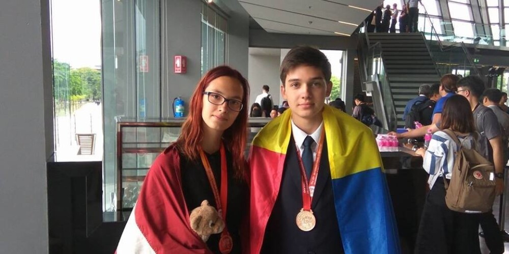 Rīgas Valsts 1.ģimnāzijas skolēni no ķīmijas olimpiādes Bangkokā pārved bronzu