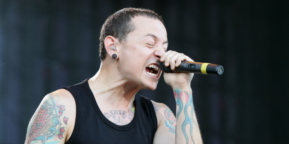 Publisko sirdi plosošu telefona sarunu ar 911 par "Linkin Park" līdera Beningtona nāvi