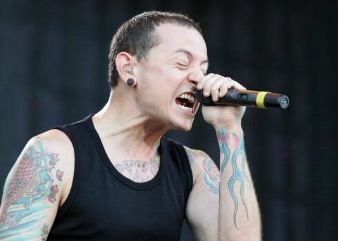 Publisko sirdi plosošu telefona sarunu ar 911 par "Linkin Park" līdera Beningtona nāvi