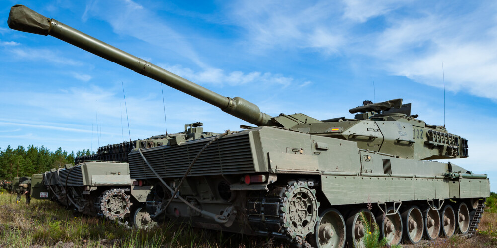 Tanks pret 100 gramiem dinamīta: ekskluzīvs ieskats spāņu karavīru mācībās Ādažos