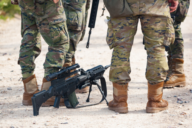 Spānijas bruņotajos spēkos, tāpat kā NBS, primārais kājnieku ierocis ir vācu triecienšautene HK G36 (Heckler & Koch G36).