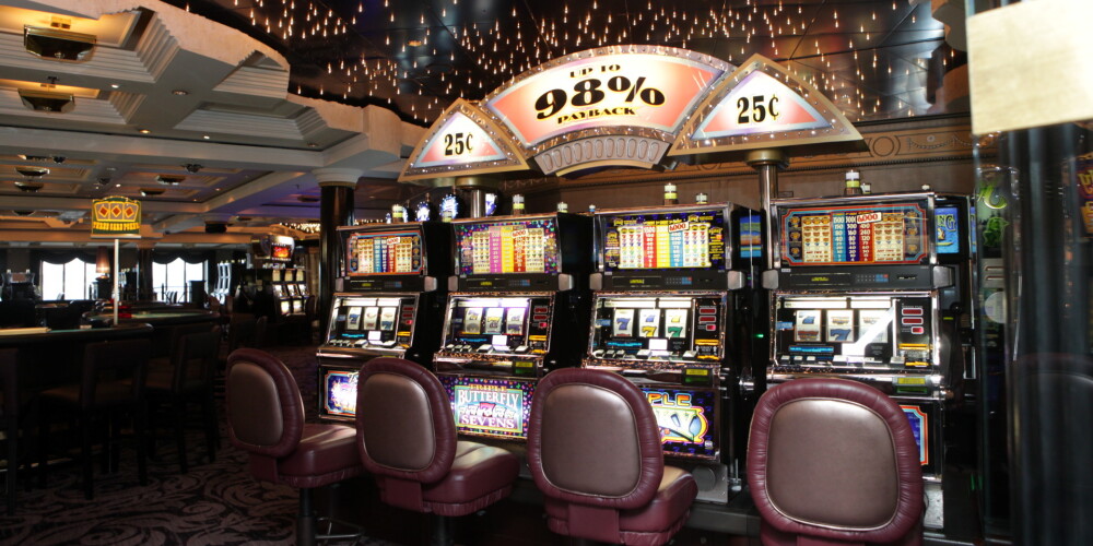 Azartspēļu automātiem un spēļu galdiem par 30% paaugstinās nodokļa likmes