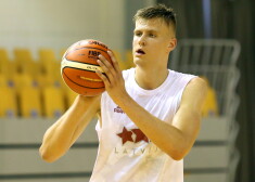 Kristaps Porziņģis šovasar cītīgi trenējas un gatavojas gan Eiropas čempionātam, gan savai trešajai NBA sezonai.