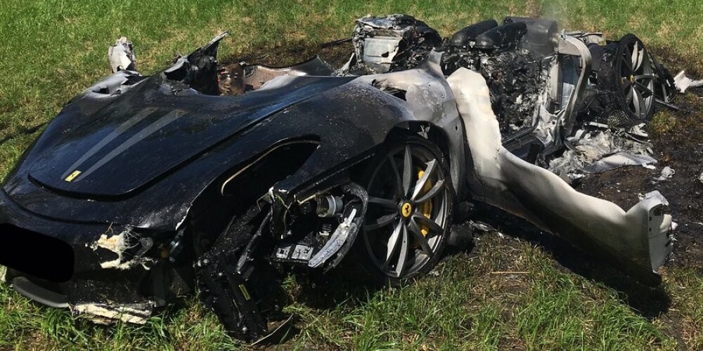 Stundu pēc iegādes lūžņos pārtop 220 tūkstošu vērts "Ferrari"