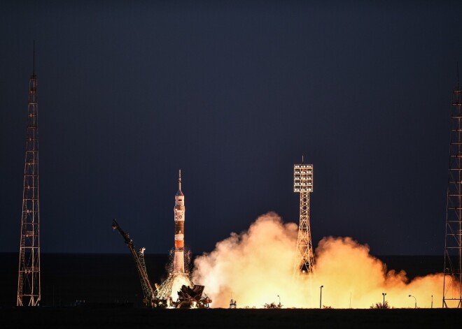 Uz SKS devušies trīs astronauti