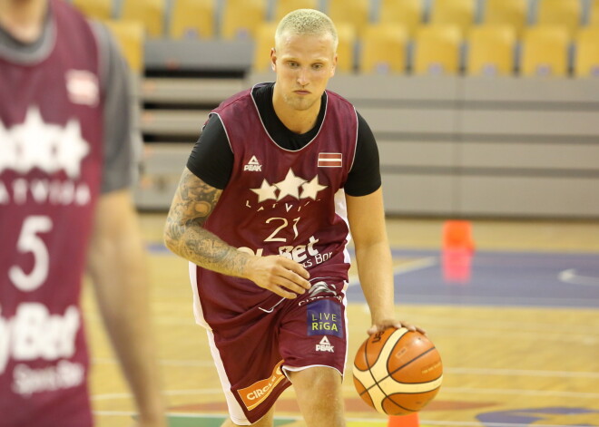 Latvijas basketbola izlase pirmajā pārbaudes spēlē pieveic Somiju