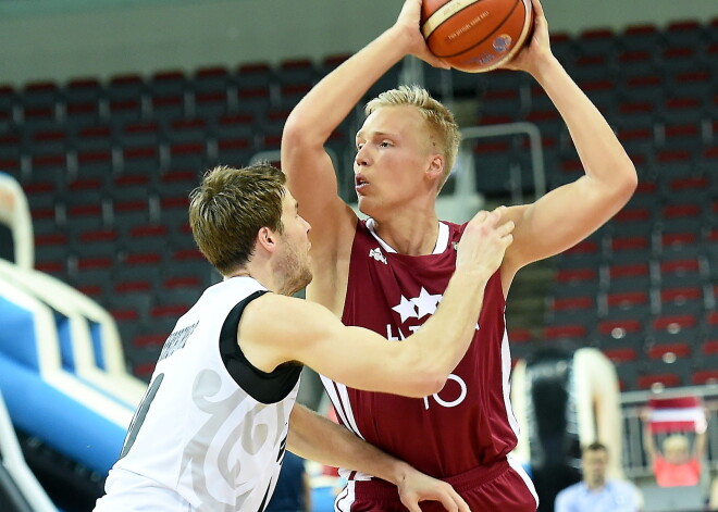 Mačā pret Somiju savainojumu guvis basketbola izlases kandidāts Jānis Bērziņš