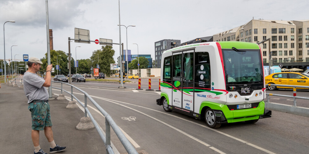 Tallinas ielās izbrauc pirmie autobusi bez vadītāja. Braukšana tajos – bez maksas