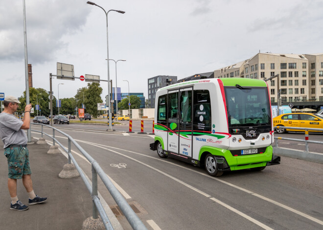 Tallinas ielās izbrauc pirmie autobusi bez vadītāja. Braukšana tajos – bez maksas