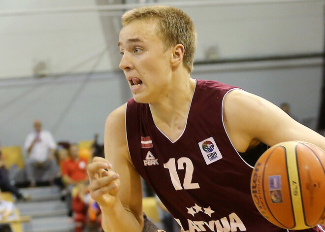 Itālijas basketbola komanda "Grissin Bon" pārtraukusi līgumu ar talantīgo latvieti Strautiņu