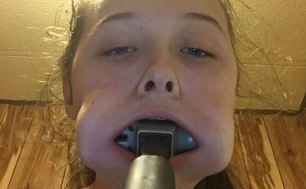 Схавает кончу, что в ротик попадет Схавает кончу, что в ротик попадет