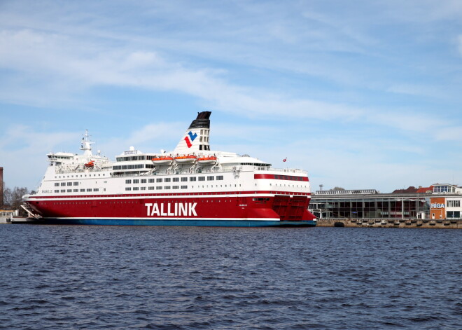 Kā klājās "Tallink" izmēģinājuma reisam no Rīgas? Garas rindas, pilnas kajītes