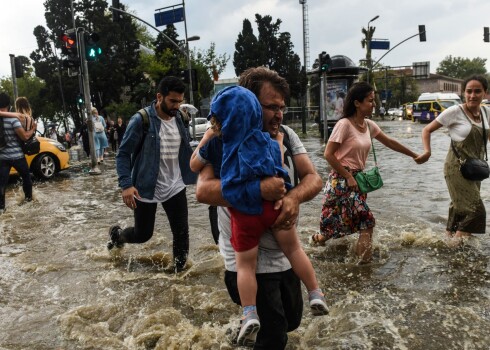Zinātnieks brīdina cilvēci par drīzumā gaidāmajām dabas kataklizmām