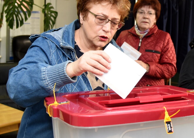 Desmitiem tikko ievēlētu deputātu izvēlas nestrādāt