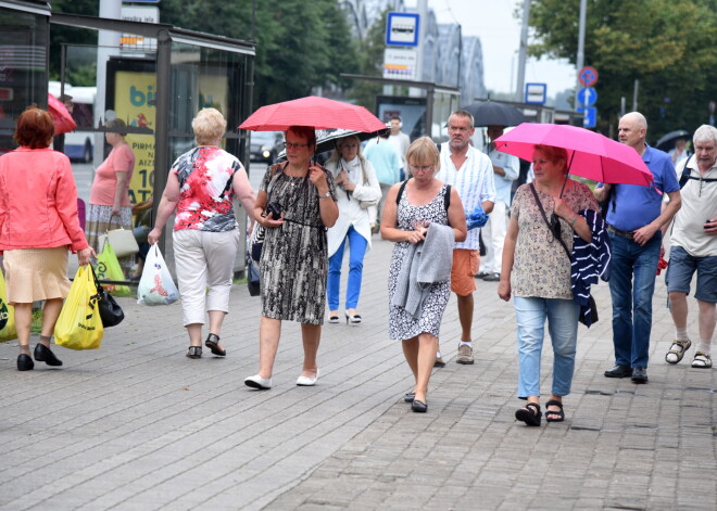 Ceturtdien palielināsies mākoņu daudzums un vietām līs