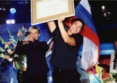 Grupa "Smash!" jeb Sergejs Lazarevs un Vlads Topalovs uzvarēja pirmajā konkursā "Jaunais vilnis", kas notika 2002. gadā.