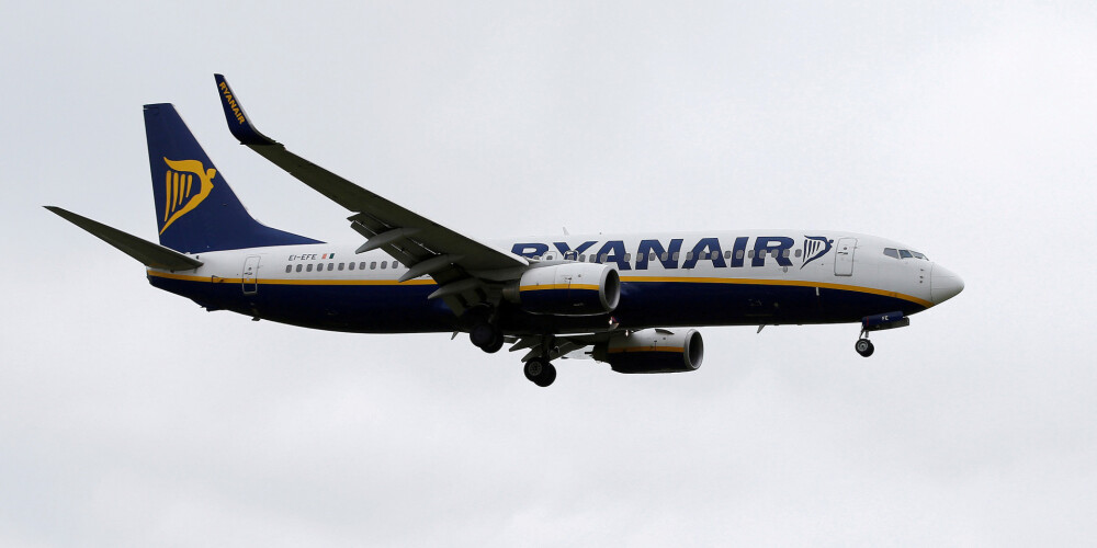 Viņa lūdza Dievu un skaļi raudāja: pasažieri “Ryanair” reisā uz Lielbritāniju piedzīvo nāves bailes