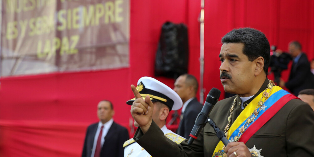 Maduro sabiedrotais: Venecuēlas armijas bāzei uzbrukuši "teroristi"