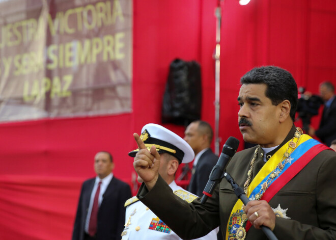 Maduro sabiedrotais: Venecuēlas armijas bāzei uzbrukuši "teroristi"