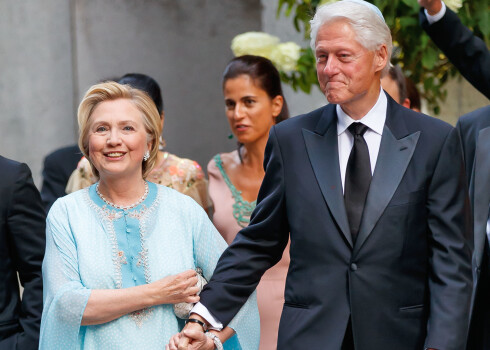 Miljardieru kāzās ir viss, pat Hilarija Klintone kaftanā
