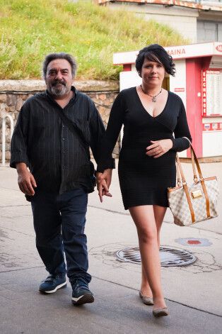 Klaudio ir saimniecisks vīrs - "vatsapā" Inesei palīdzējis pat iztīrīt izlietni.