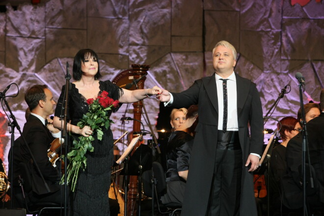 Ar izcilu sniegumu operas dīva Inese Galante un kontrtenors Sergejs Jēgers izpildīja dziesmu „Pie Jesu” no Endrjū Loida Vēbera “Rekviēma”, kura  aizkustināja līdz asarām acīs daudzus koncerta apmeklētājus.