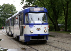 1.tramvajs jaunajā maršrutā "Imanta - Jugla" pieturā Radio ielā.