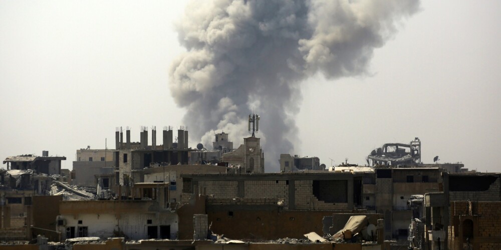 Sīrijas nemiernieki notriekuši valdības spēku kara lidmašīnu