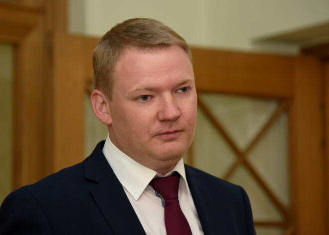 Smiltēns: nevajag runāt par mani vai Āboltiņu, bet kā "Vienotībai" atgūt vēlētāju uzticību