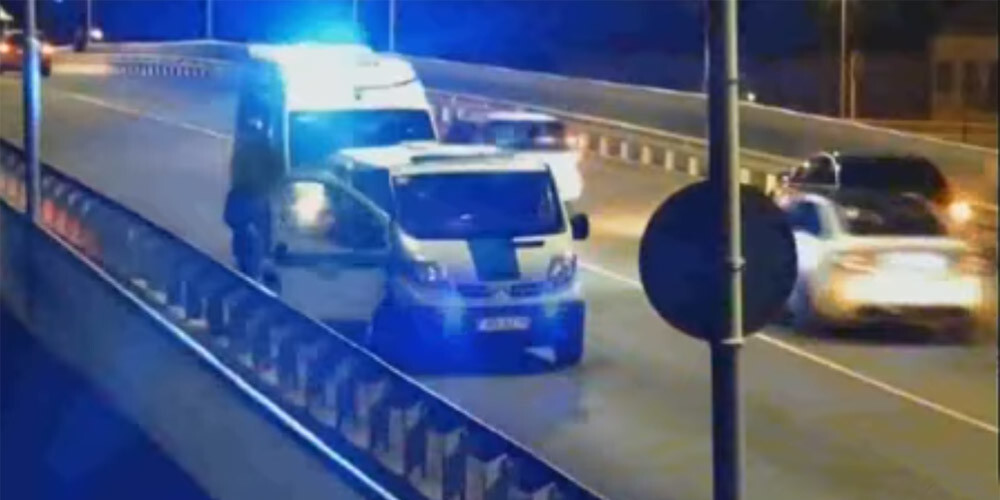 Daugavpilī izglābts 19 gadus vecs puisis, kurš grasījās no tilta ielēkt Daugavā