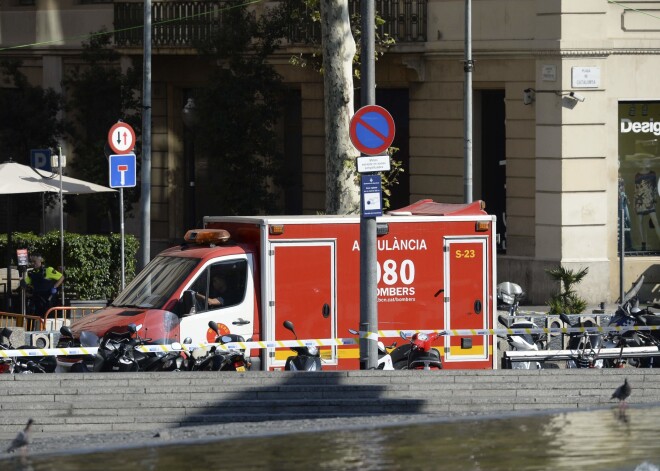 Ceturtdien Barselonā uz tūristu iecienītās Ramblas ielas cilvēku pūlī ietriecies mikroautobuss, kā rezultātā ievainoti daudzi cilvēki.