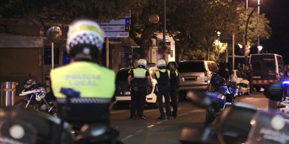 Piektdienas rītā Spānijā vēl viens terorakta mēģinājums: auto ietriecas pūlī kūrortā, ievainojot 7 cilvēkus