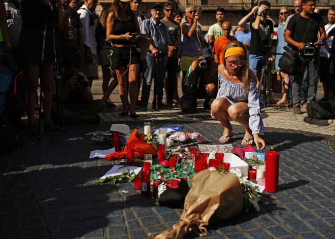 Trīs dienu sēras ir sākušās. Barselona un Ramblas iela nākamajā rītā pēc traģēdijas