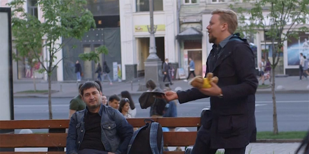 Lepers un Brikmanis Kijevā naudu pelna uz ielas