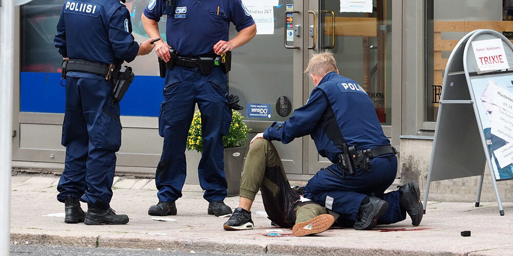 Somijā sašauts vīrietis, kurš ar nazi uz ielas nodūris 2 cilvēkus un vairākus ievainojis