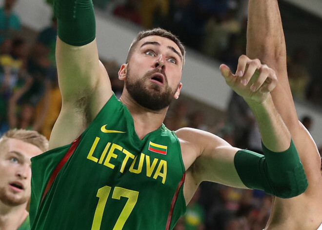 Lietuvas basketbolisti pirms mača ar Latviju sagrauj rumāņus