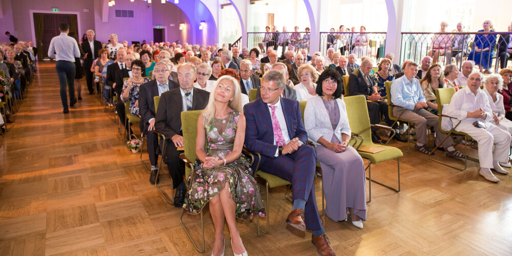 Rīgas svētkos sveikts rekordliels Zelta kāzu jubilāru skaits