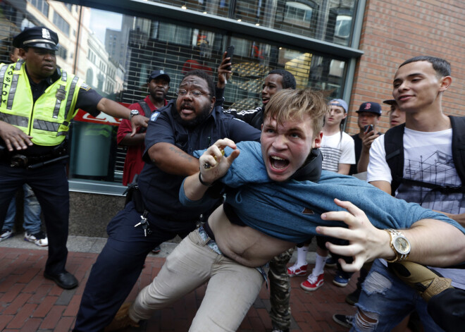 Bostonā demonstrācijā pret rasismu piedalās 40 000 cilvēku