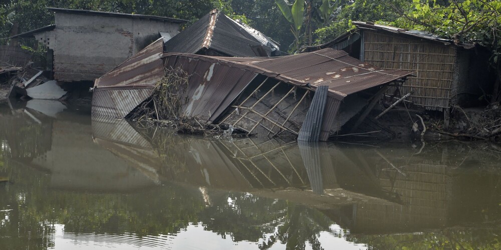 В Индии число жертв наводнений превысило 400 человек