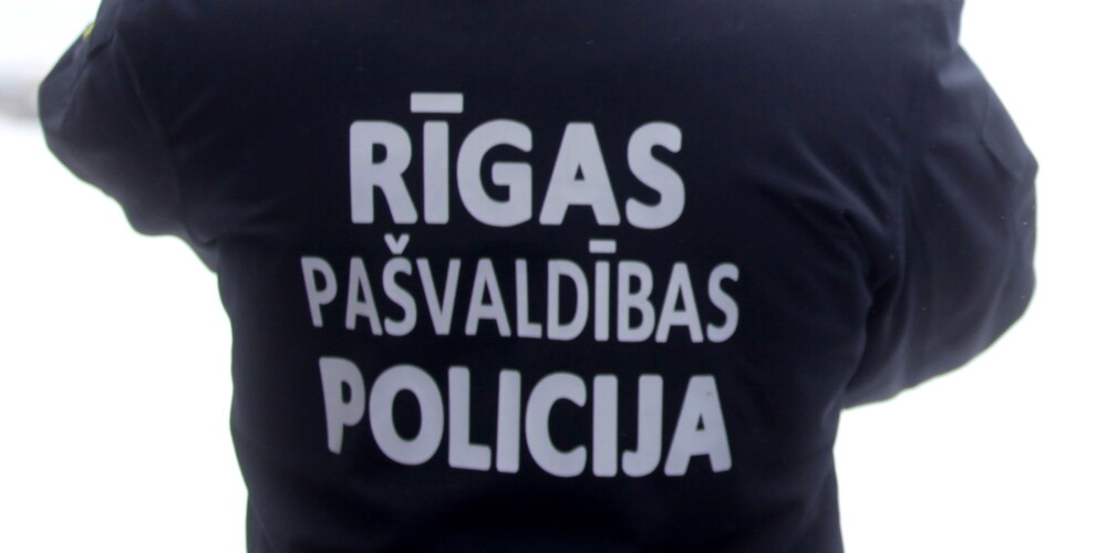 Policija Rīgā pastiprināti kontrolēs, vai bērniem netirgo alkoholu un cigaretes
