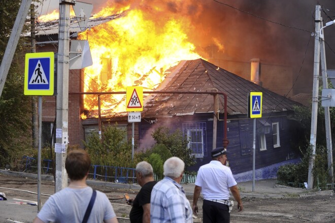 Rostovā pie Donas ugunsgrēkā dēļ evakuēti simtiem cilvēku.