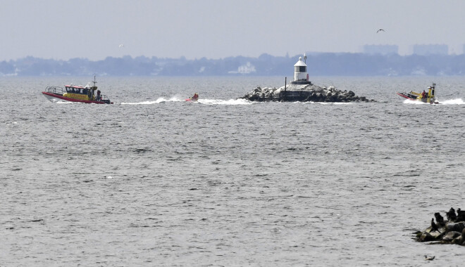 Zviedrijas jūras glābšanas spēki meklē pazudušo žurnālisti Kimu Vallu.