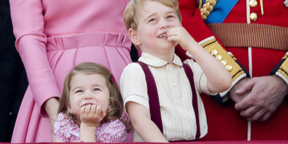 Kļuvis zināms, kādas rotaļlietas vecāki aizlieguši princim Džordžam un princesei Šarlotei