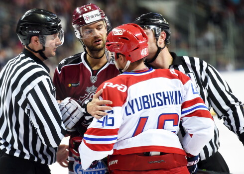 Spēles moments hokeja turnīra "Latvijas Dzelzceļa kauss" finālā "Arēnā Rīga", kurā tiekas Rīgas "Dinamo" un Jaroslavļas "Lokomativ" komandas.