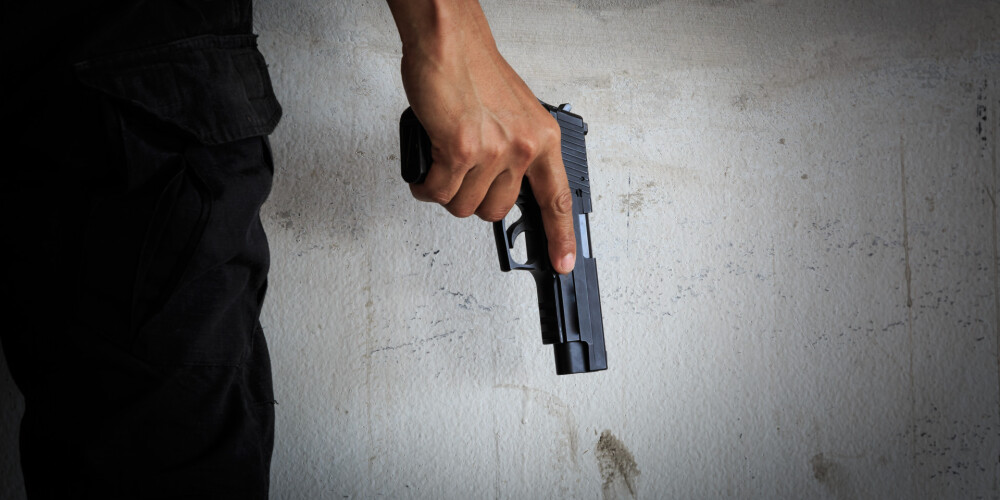 Cēsīs ģimenes konflikta laikā vīrietis sācis šaudīties ar ieroci