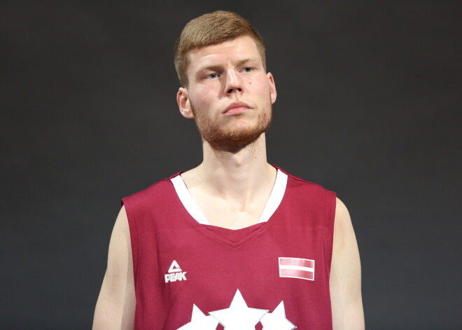 Dāvis Bertāns nikns uz soģiem: "Tiesnesim Ozolam vispār nevajadzētu tiesāt basketbolu"