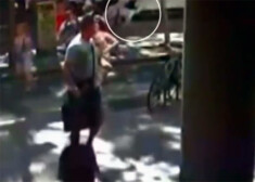 Publicēts video, kurā nāvējošais autofurgons triecas pa tūristu pilno Barselonas ielu